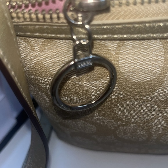 BNWOT Beautiful Crossbody Coach - Picture 9 of 9